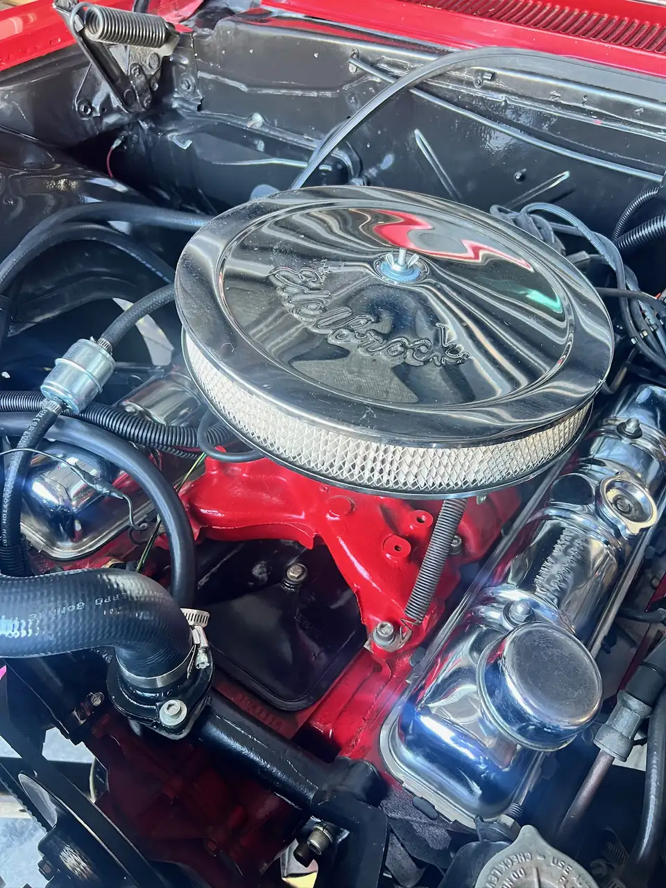 Chrome Edelbrock air cleaner over the red V8