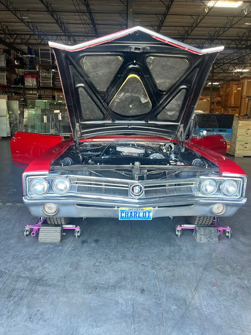 Front view with the hood raised and the CHARLOT Nevada plate